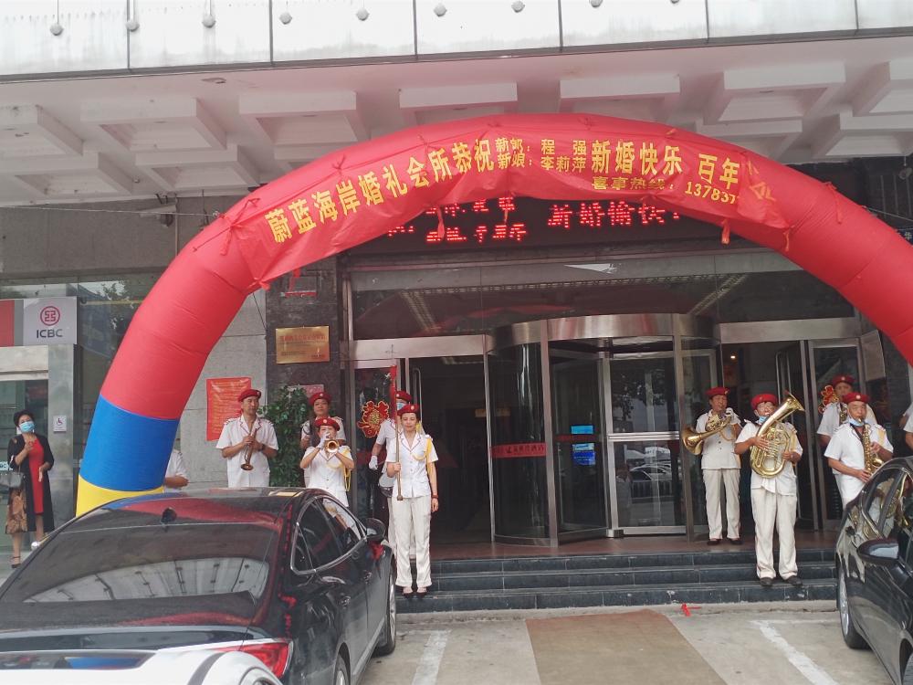 南阳军乐团祝新郎程强新娘李莉萍新婚快乐，百年好合！(图2)